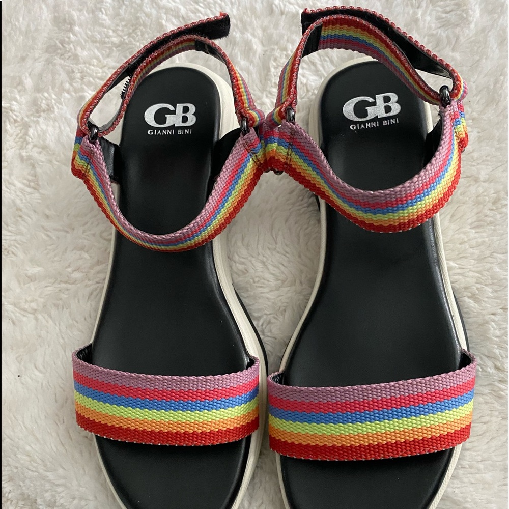 New Gianni Bini sandals